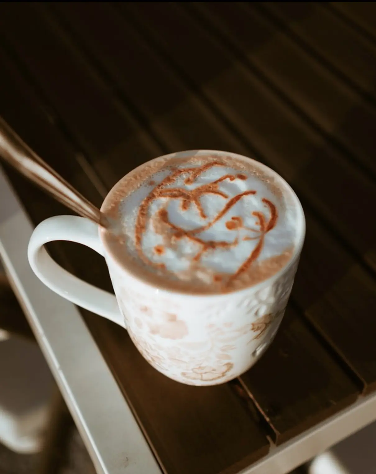 Caramel drizzled latte